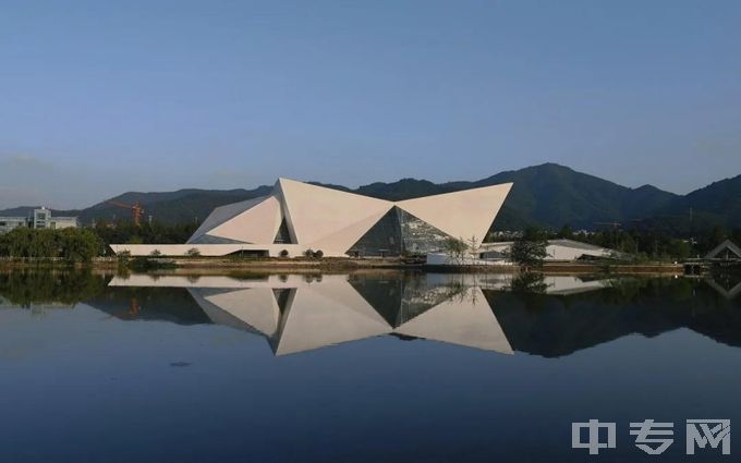 浙江科技学院-倒影